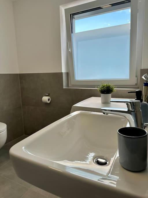 Amao-Pearl I Comfort Suite I 94Qm I Kingsize-Bett I Exklusiv Mit Balkon & Tiefgarage I Aufzug Offenburg Luaran gambar